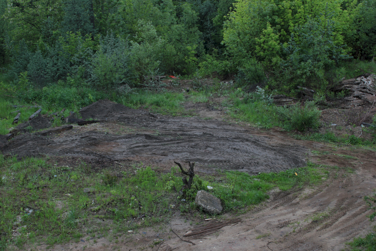 The number of victims murdered at the camp Janowska is unknown, estimations are in the range of 35,000–50,000 deaths or even higher. Today most of the former camp site on the outskirts of Lviv/Ukraine is used as a prison as well as a former tram depot, other parts are a forest