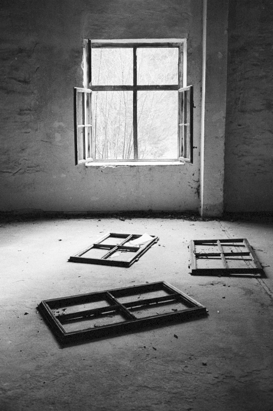 Inside the so-called "New Kitchen", a building located outside the camp. It was part of plans to enlarge the camp to hold over 100,000 prisoners. Today the building is close to collapse, fenced off and closed for the public.