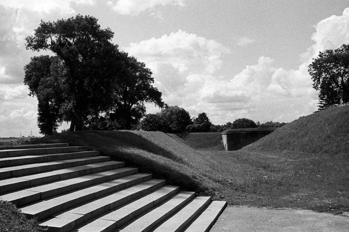 Over 30,000 Jews and 10,000 Lithuanians, Soviet POW's and others were murdered at the IX. fort, close to Kaunas/Lithuania.